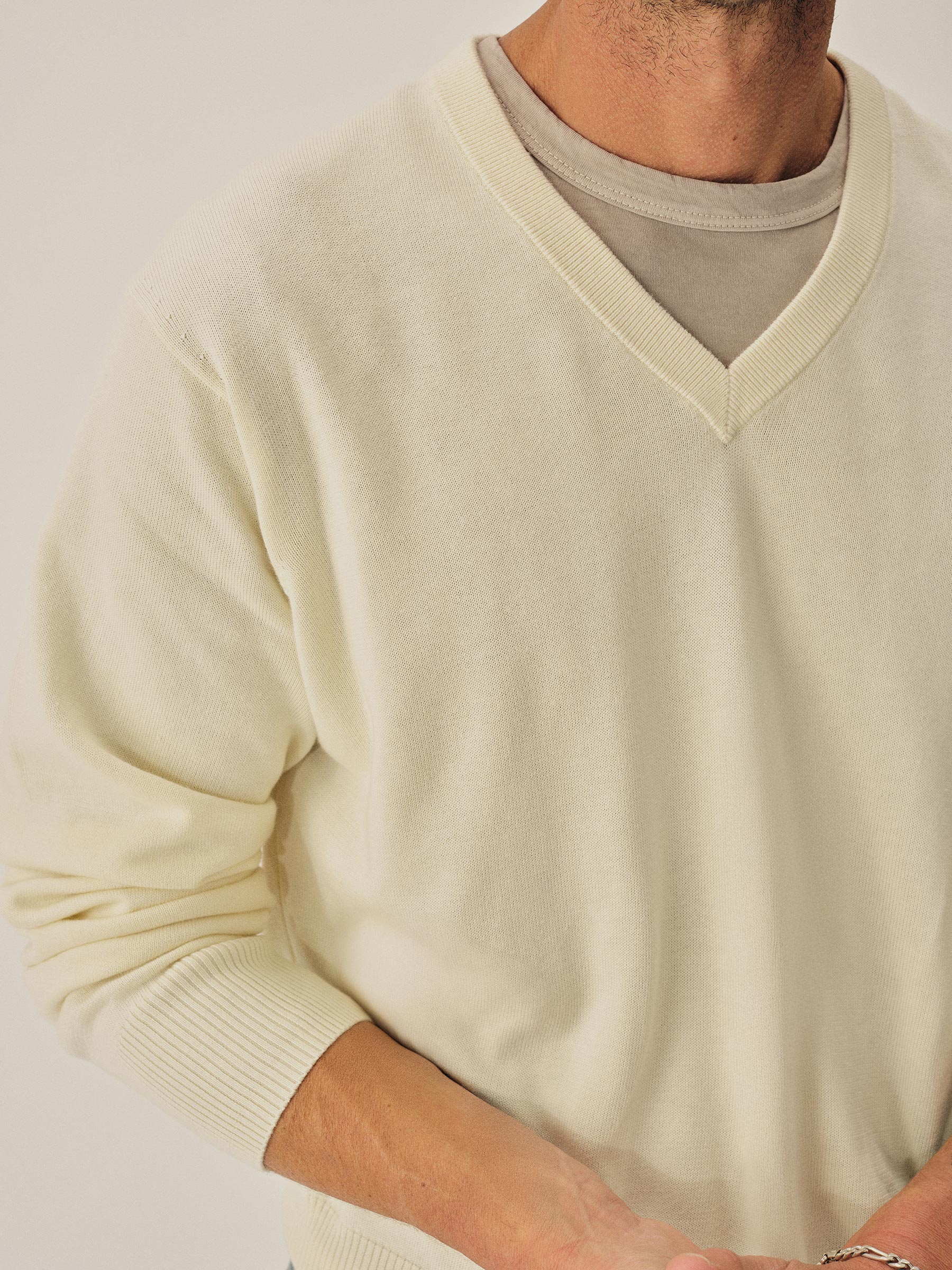 Natural Como Cashmere V-Neck - Image 4