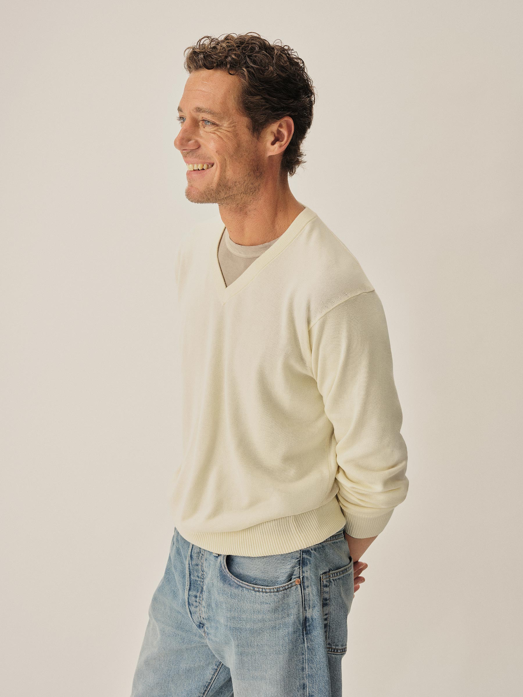 Natural Como Cashmere V-Neck - Image 5